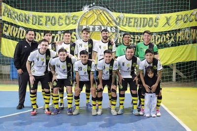 Deportivo Atenas marcha óptimamente en la Copa de Oro de fútbol de salón, liderando la serie B.
MQ Fotografía