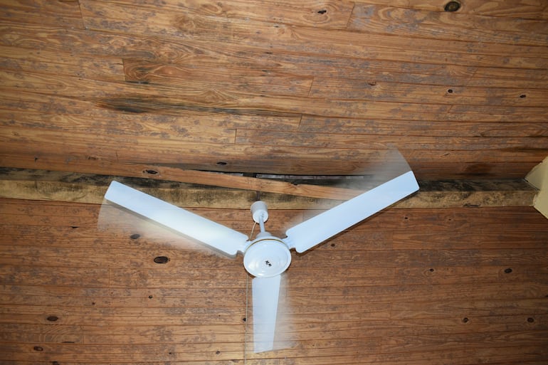 Inician clases con peligro de desplome de techo en Colegio de Coronel Bogado