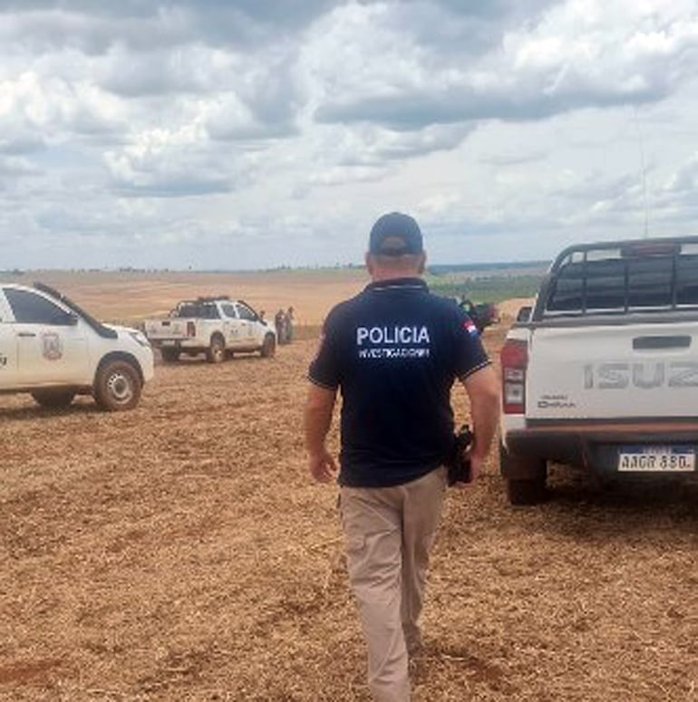 Policías de las comisarías aledañas y efectivos del departamento Investigaciones llegaron hasta el sitio para iniciar las pesquisas del caso.