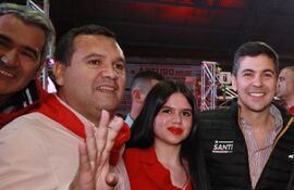 Derlis Maidana, su hija Yanina Maidana y Santiago Peña.