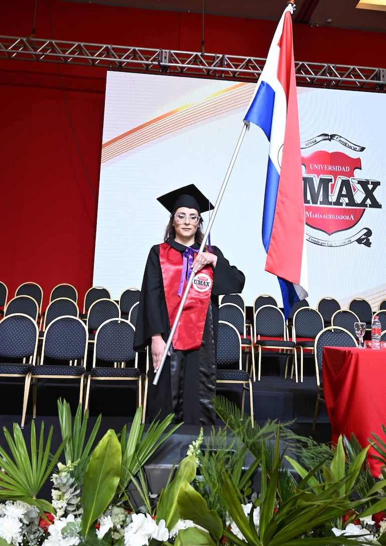 Abanderada de la promoción 2025.