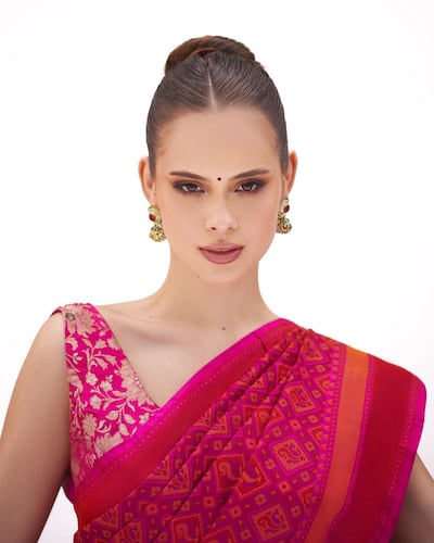 Dahiana Gatzke viajó rumbo a India para representarnos en el certamen Miss Mundo.