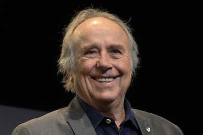 Joan Manuel Serrat se estrena como bisabuelo por partida doble. (JUAN MABROMATA / AFP)