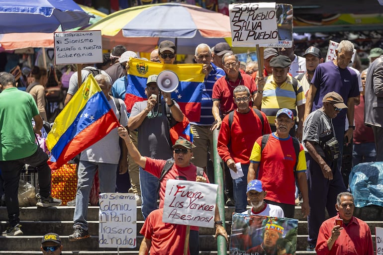 Decenas de chavistas se reunieron en el centro de Caracas para protestar en contra de la presencia de Estados Unidos en Venezuela y exigir la liberación de Nicolás Maduro y Cilia Flores, capturados el pasado 3 de enero por tropas estadounidenses.