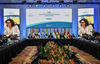 Vista general de la reunión de los ministros del Mercosur, en Puerto Iguazú, Argentina. (AFP)