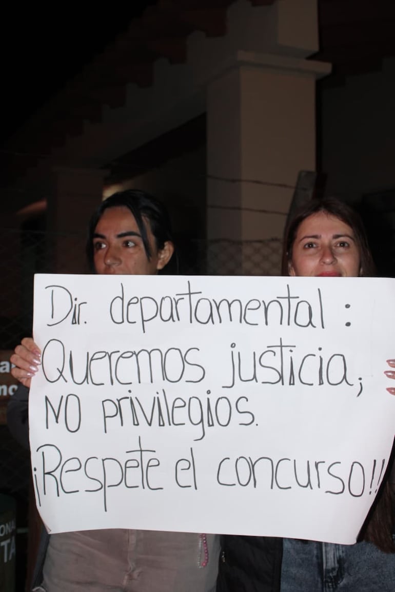 Padres piden el respeto al concurso de opsición.