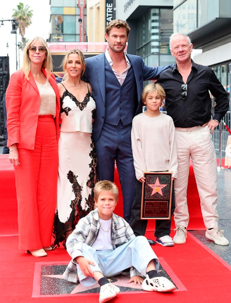 Christopher Hemsworth y sus familia.