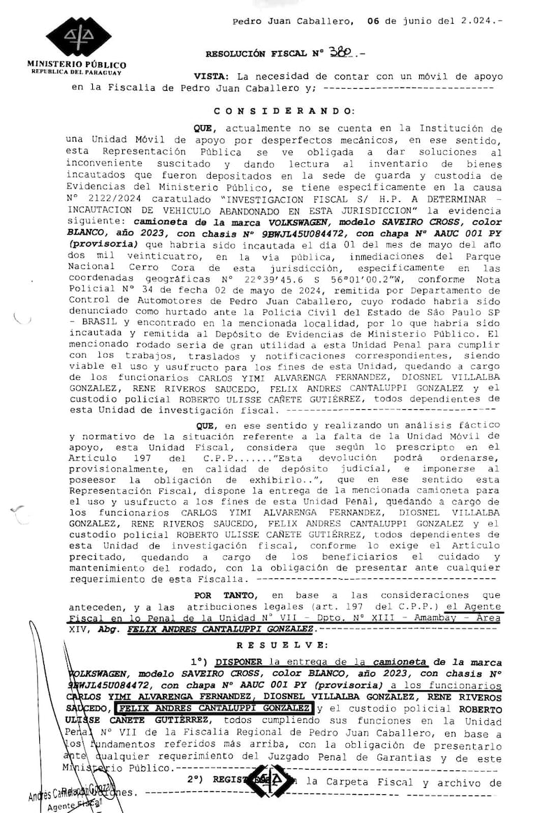 Resolución del fiscal Andrés Félix Cantaluppi González, por la cual se adjudicaba una camioneta incautada para uso en la Fiscalía ante la avería del vehículo oficial.
