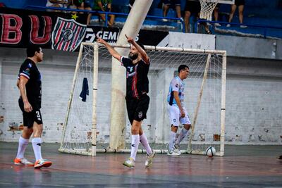 Adan Román, de Atlético Tacumbú, marcó el gol del triunfo ante Nuestra Señora de la Asunción.
