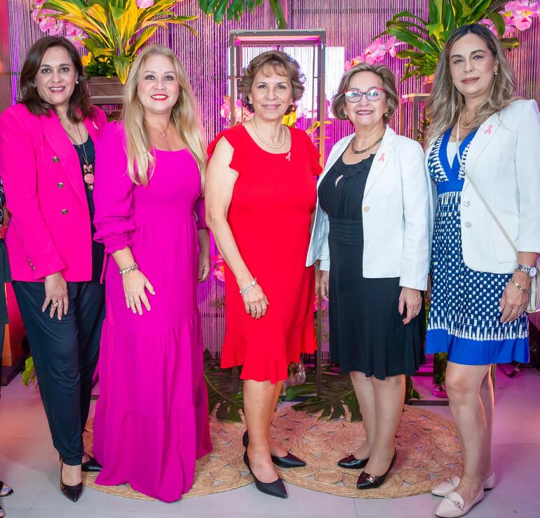 Elena Charmorro, Celina Lezcano, Adela Dubini, Ella Duarte e Ivonne Irigoitia.