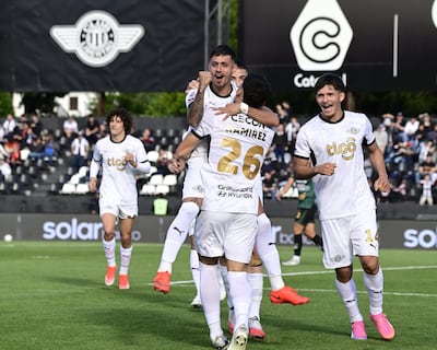 Elvio de Jesús Vera Brítez (25 años) festeja uno de sus tres goles esta tarde en La Huerta. Junto a él festeja Iván Ramírez y se acercan a la celebración Sergio Fretes e Iván Franco.