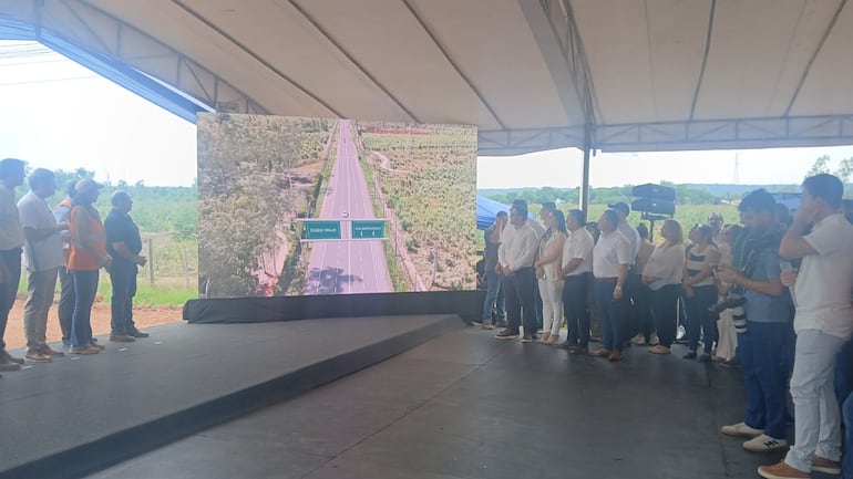 En el acto se contó con una importante concurrencia de autoridades e ingenieros.