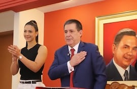 Gianina Ramírez y Horacio Cartes.
