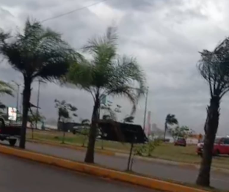 Tormentas con fuertes ventarrones causan estragos en Encarnación