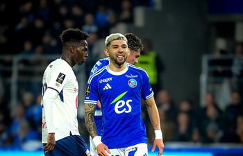 El delantero paraguayo Julio César Enciso Espínola (21 años), durante el encuentro que su equipo, Racing de Estrasburgo derrotó a Lille , por la Ligue 1 de Francia.