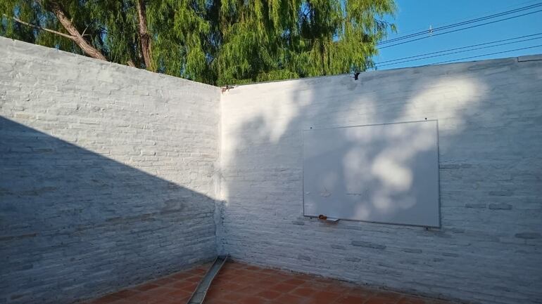 Esperan asistencia tras destrozos de aulas y casas en el Refugio Copaco