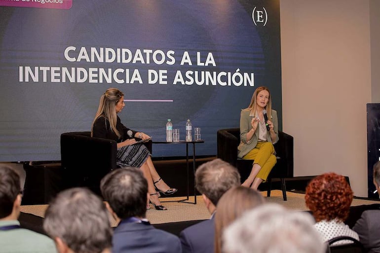 Soledad Núñez reunida con el Club de Ejecutivos.