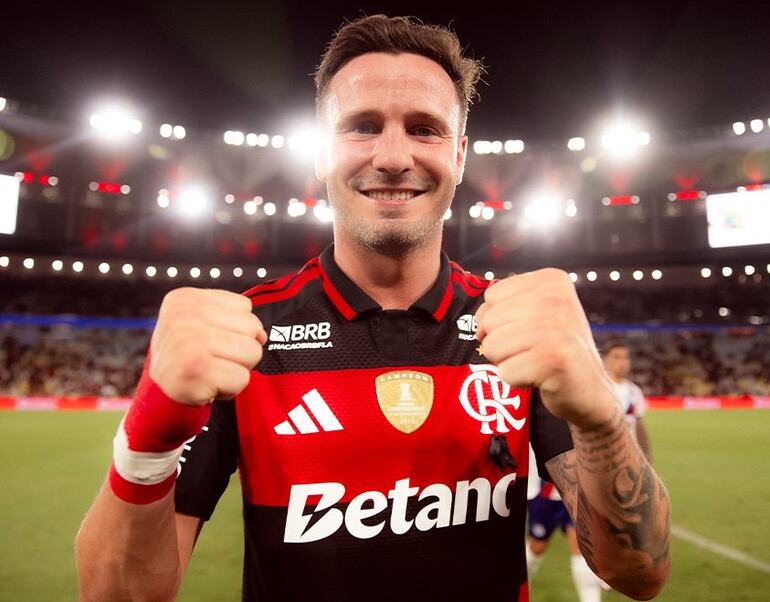 Futbolista de Flamengo agradece  apoyo por la salud de su hijo