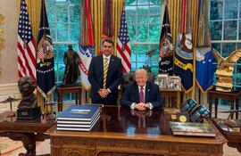 Trump recibe a Flávio Bolsonaro en la Casa Blanca para respaldar su candidatura