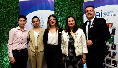 Directivos del Instituto de Formación Docente María Inmaculada (IMAI) celebran su nueva sede.