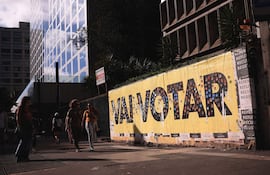 Mural sobre las elecciones en Sao Paulo (Brasil). ARCHIVO.