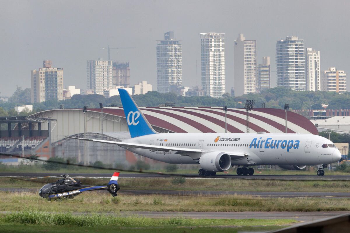 ¿Garrapatas en pleno vuelo? Avión que salió de Asunción quedó varado en Brasil