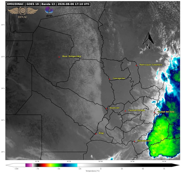 Mapa satelital de Paraguay mostrando temperaturas y ciudades como Asunción y Ciudad del Este bajo condiciones meteorológicas.