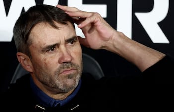 River Plate's head coach Eduardo Coudet gestures ahead of the Argentine Professional League 2026 Clausura football match between River Plate and Velez Sarsfield at MAS Monumental Stadium in Buenos Aires on August 23, 2026. (Photo by Alejandro PAGNI / AFP)