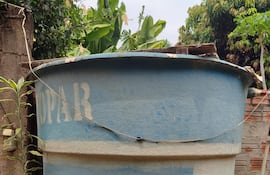 Por la escasez de agua, muchos pobladores de Caacupé incluso se ven obligados a conseguir sus propios tanques.