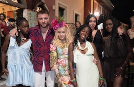 Madonna rodeada de sus hijos Rocco, Lourdes y las gemelas Stella y Estere. (Instagram/Madonna)