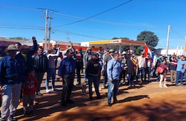 El grupo de campesinos corresponde a la organización que intentaron ingresar al establecimiento Lusipar de Tacuati