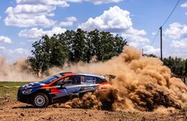 El vigente bicampeón sudamericano de Rally, Fau Zaldívar, inicia la defensa de su título. (Fotos de Facebook).