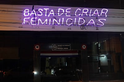 "Basta de criar feminicidas". Intervención urbana en el centro de Asunción, octubre de 2026.
