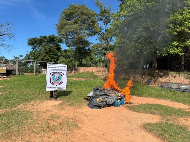 Incineración de evidencias en la colonia Fortuna Guazú.