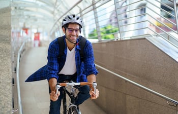 Andar en bici.