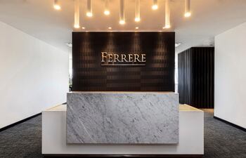 Ferrere asesora en derecho corporativo, comercial, litigios, societario, fusiones y adquisiciones, entre otras áreas.
