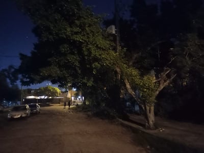 Camiones dejan sin luz a vecinos en barrio Santa María y crece reclamo por falta de control