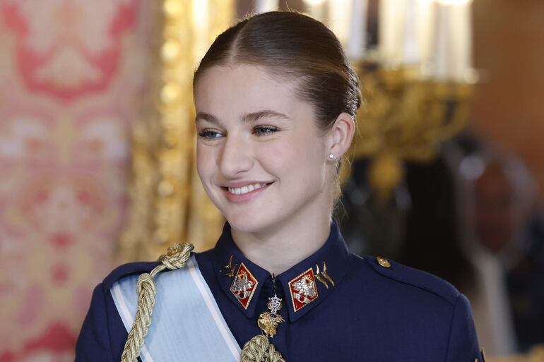 ¡Hermosa! La princesa Leonor durante la celebración de la Pascua Militar en el Salón del Trono del Palacio Real. (EFE/ Juanjo Martín)
