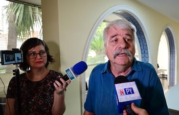 Las campañas Itaipú Causa Nacional e Itaipú es también soberanía entregaron esta mañana a la CGR denuncias de vaciamiento de la ANDE, así como robo de la energía hidroeléctrica paraguaya.