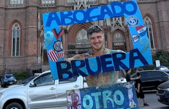 ¡El futbolista Facundo Bruera ya es abogado!