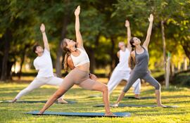 Concepto de yoga al aire libre.