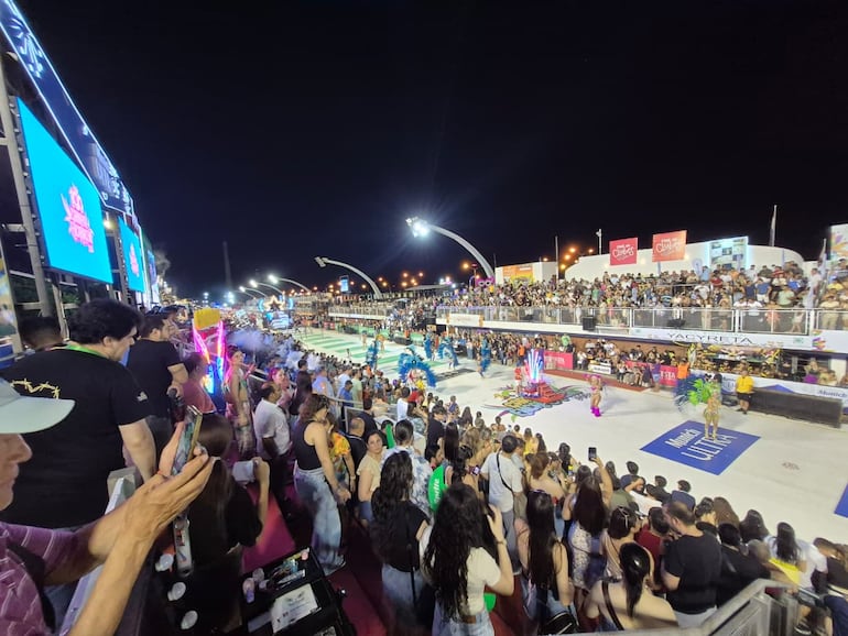 Resplandeciente apertura de la edición 100 del Carnaval Encarnaceno