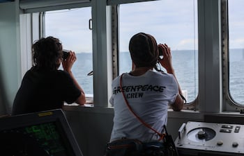 Miembros del rompehielos de Greenpeace 'Arctic Sunrise'.