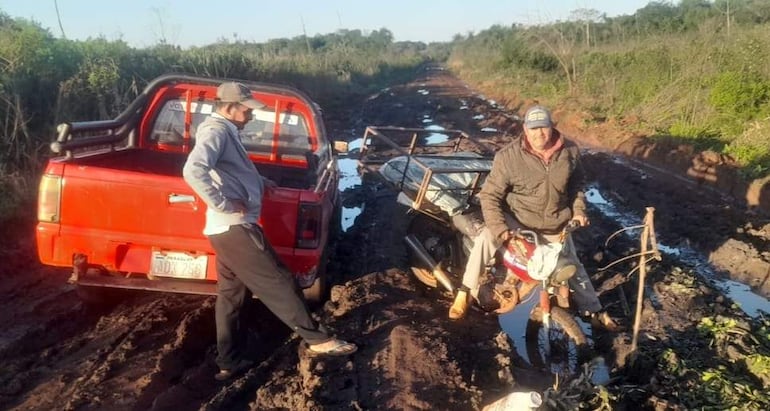 Yerbateros de Paso Yobái denuncian calvario para sacar su producción por el pésimo estado de los caminos.