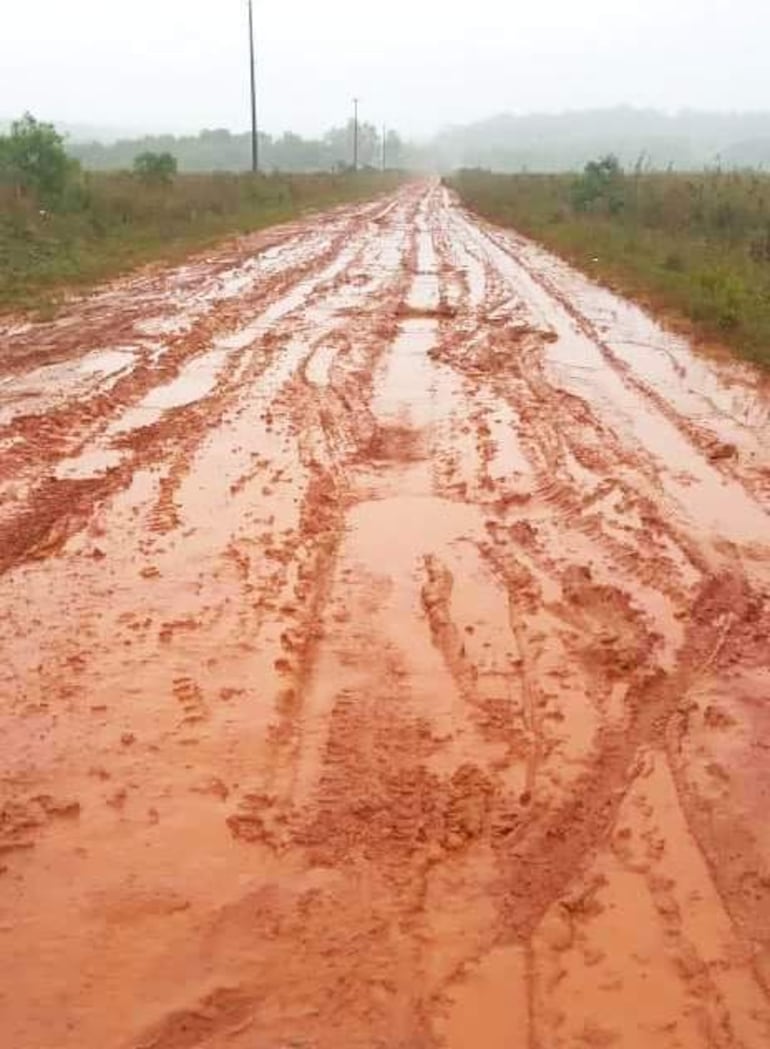El anunciado asfaltado del tramo Borja-Mbuyapey sigue sin concretarse y los pobladores quedan aislados con cada lluvia.