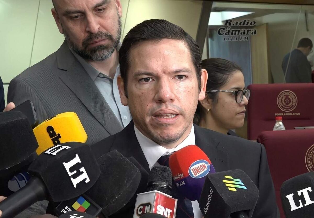 Hugo Javier: Cartista tilda de ridiculez versión de mafia o quema de archivo
