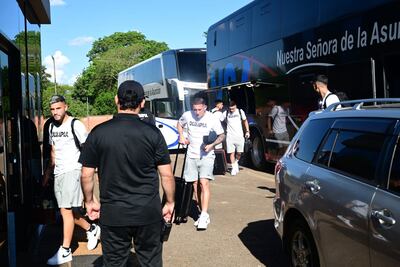 La llegada de Olimpia a la ciudad de Juan León Mallorquín para enfrentar el sábado a General Caballero por la séptima fecha del torneo Apertura 2025 del fútbol paraguayo en el estadio Ka'arendy, en Juan León Mallorquín, Paraguay.