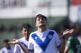 Francisco Pizzini anotó el segundo gol para el triunfo de Vélez sobre Sarmiento 2-0.