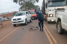 Buscan a conductor que huyó tras atropellar a una motociclista y a un ciclista