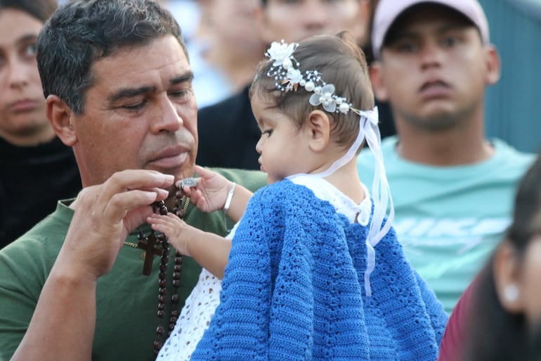 Como cada domingo en la explanada de la basílica se tuvo una importante concurrencia de fieles.